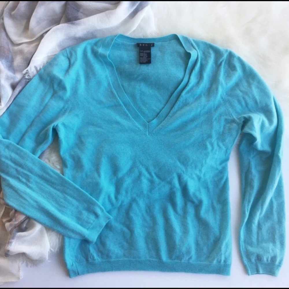 THEORY Cropped 100% Cashmere V-neck Sweater
